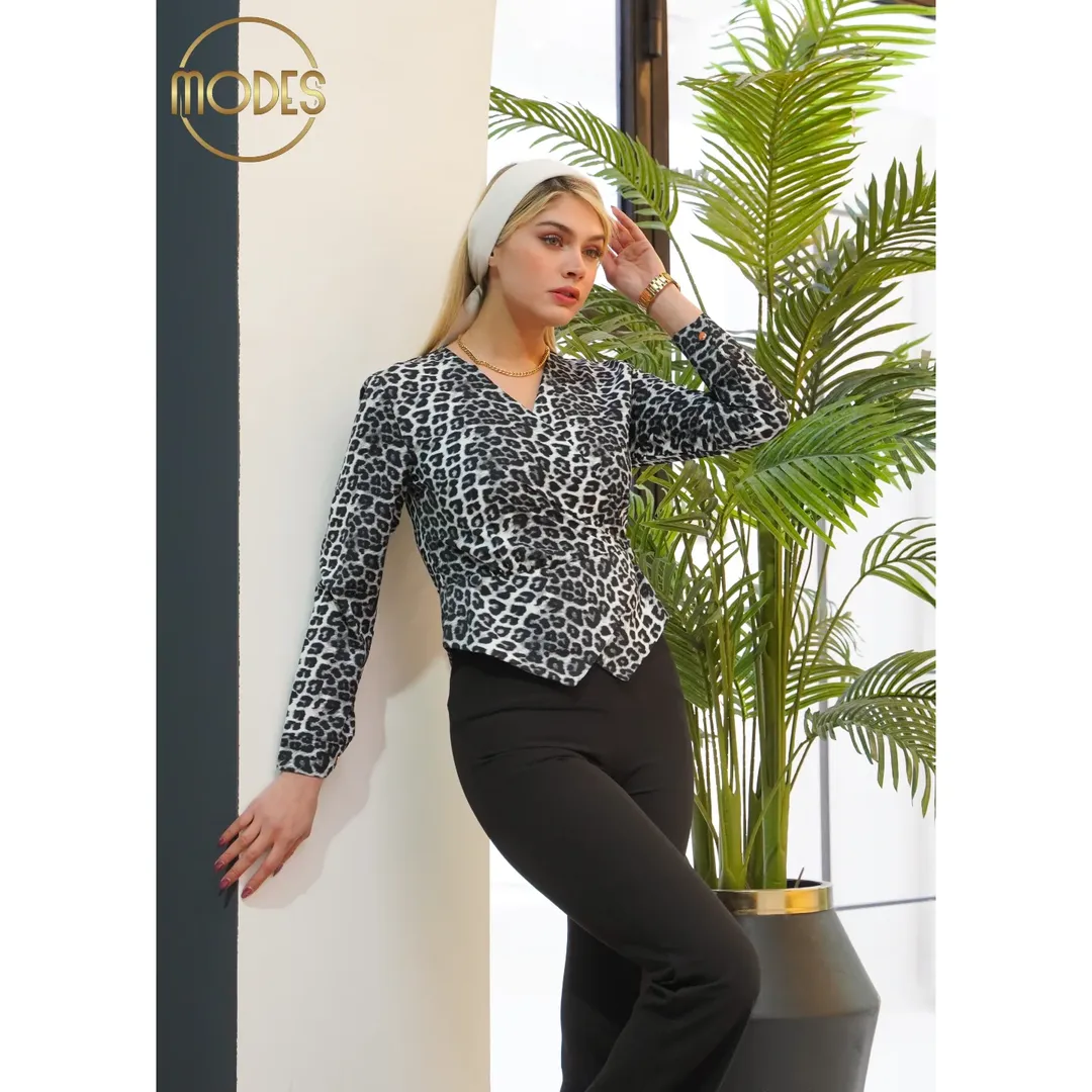 شومیز الیزه کراپ دو دکمه طرحدار